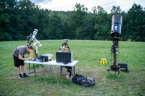 Testing the MRT telescope with an expert group at Astronomy Camp 2025.